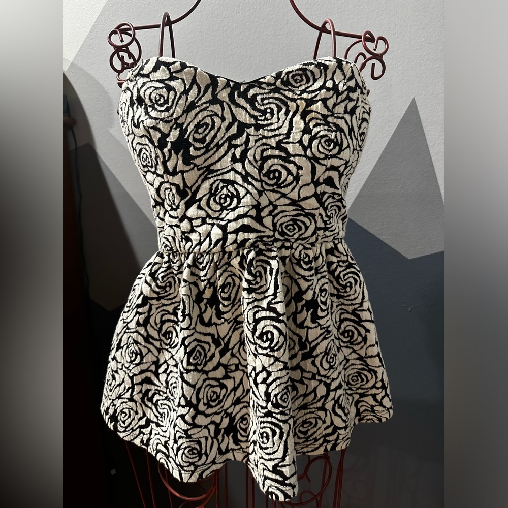 Strapless Sweetheart Peplum Top